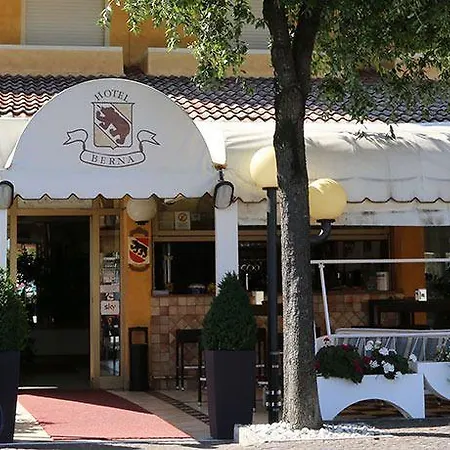 伯纳酒店
